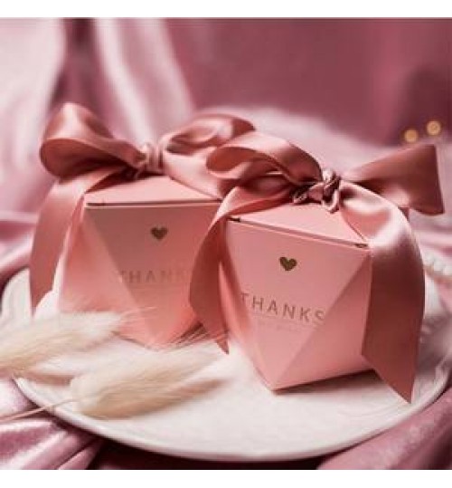 Small pink paper christmas party door bridesmaid thank you cake packaging custom printed gift candy wedding favor box for guests